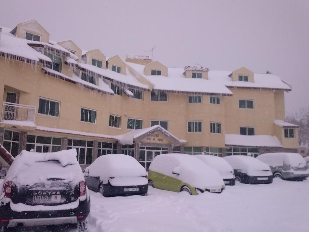 Hotel Relais Ras El Maa Ifrane  Exteriör bild